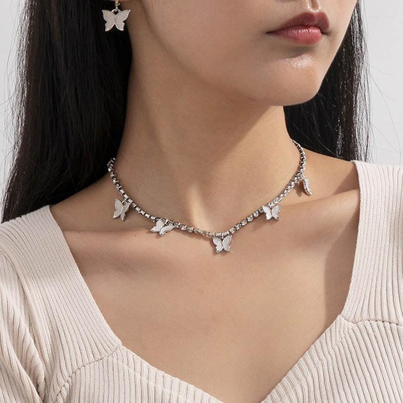 Choker Vintage Temperament Rhinestone Butterfly Necklace For Women Elegant Fashion Geometric Clavicle Jewelry Gift
Choker Vintage Temperament Rhinestone Butterfly Necklace For Women Elegant Fashion Geometric Clavicle Jewelry Gift