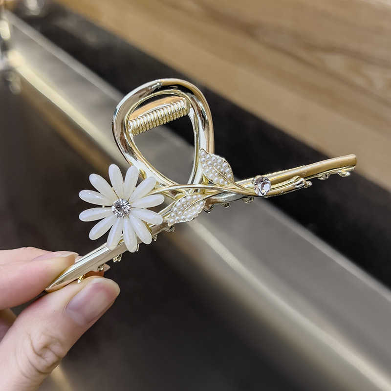 Hair Clip 2022 New Temperament Cat's Eye Flower Clamping Clip Advanced Sense Net Red Back Female ins Shark 
Hair Clip 2022 New Temperament Cat's Eye Flower Clamping Clip Advanced Sense Net Red Back Female ins Shark