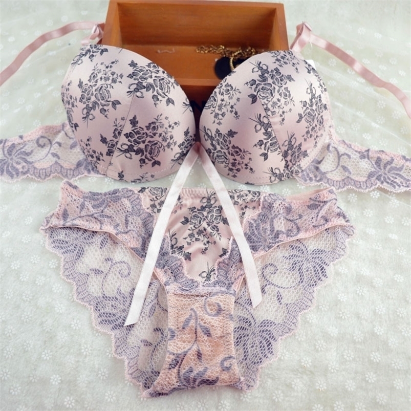 Bras Sets The European and American style of foreign trade gather golden printing sexy underwear bra set 221010, Purple
Bras Sets The European and American style of foreign trade gather golden printing sexy underwear bra set 221010, Purple