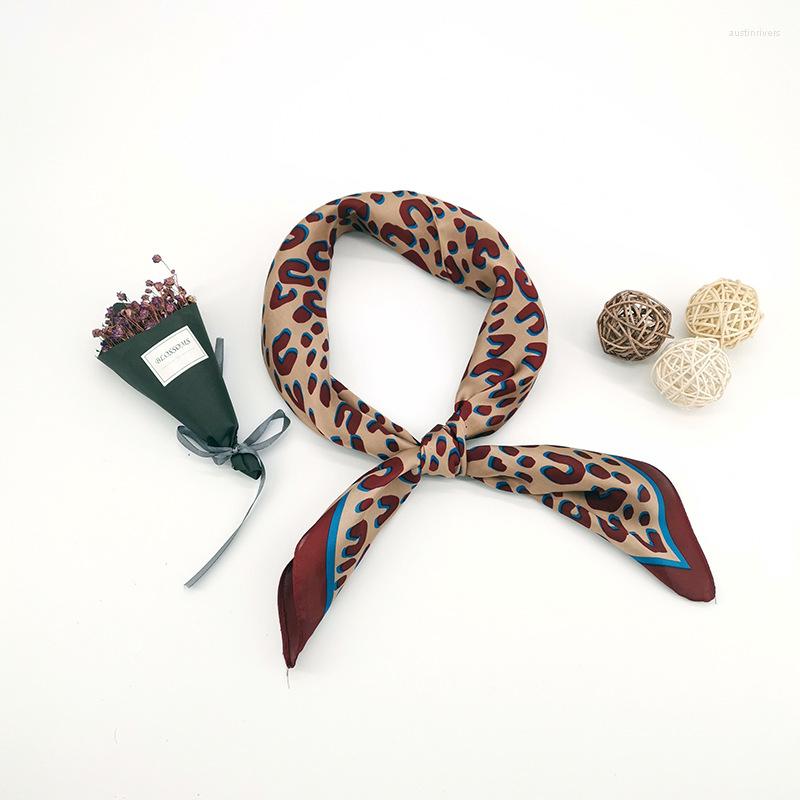 Scarves 2022 Spring And Summer Style Silk Scarf Women Korean Professional Small Square Leopard Print 70cm Triangle
Scarves 2022 Spring And Summer Style Silk Scarf Women Korean Professional Small Square Leopard Print 70cm Triangle