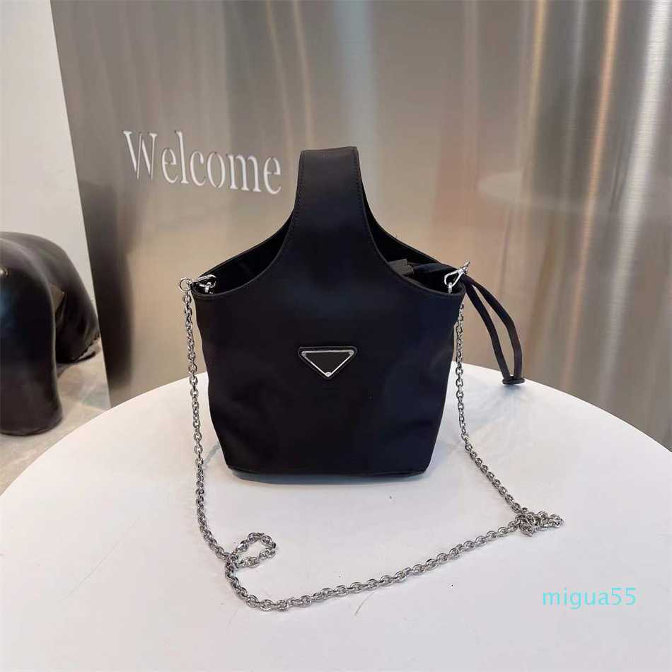 Luxurys Designers Bags Women Handbags Quality Chain Shoulder Bag Outdoor Leisure Soft Creative High Capacity Lady Purse
Luxurys Designers Bags Women Handbags Quality Chain Shoulder Bag Outdoor Leisure Soft Creative High Capacity Lady Purse