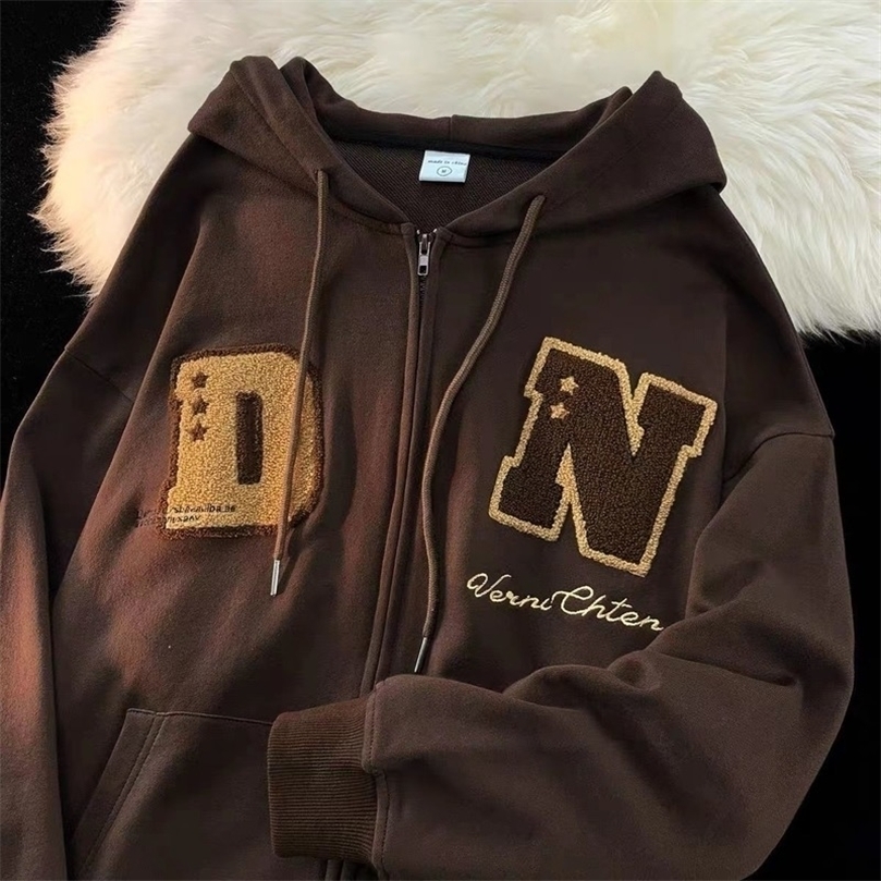 Womens Hoodies Sweatshirts Letter Flocking Embroidered Zipper Cardigan Women Street Fashion Trend Versatile Couple Casual 221010
Womens Hoodies Sweatshirts Letter Flocking Embroidered Zipper Cardigan Women Street Fashion Trend Versatile Couple Casual 221010