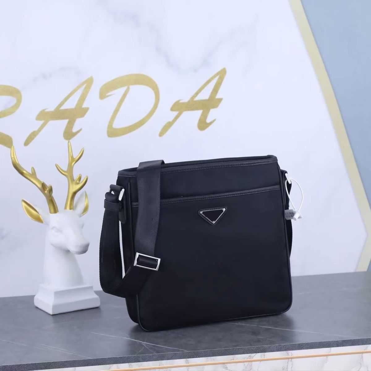 designer bags shoulder New tyle men' shoulder waterproof nylon cloth with cro grain leather meenger, Black
designer bags shoulder New tyle men' shoulder waterproof nylon cloth with cro grain leather meenger, Black