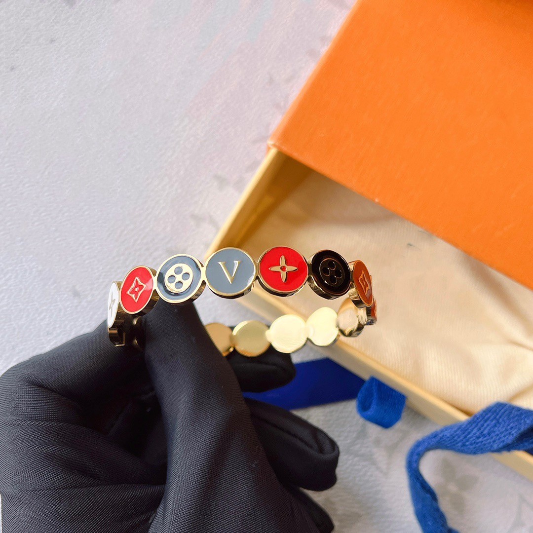 Designer Bracelet Lucky Clover Flower Charm Bracelet Rose Gold Fashion Simple Stainless Steel Engagement
Designer Bracelet Lucky Clover Flower Charm Bracelet Rose Gold Fashion Simple Stainless Steel Engagement