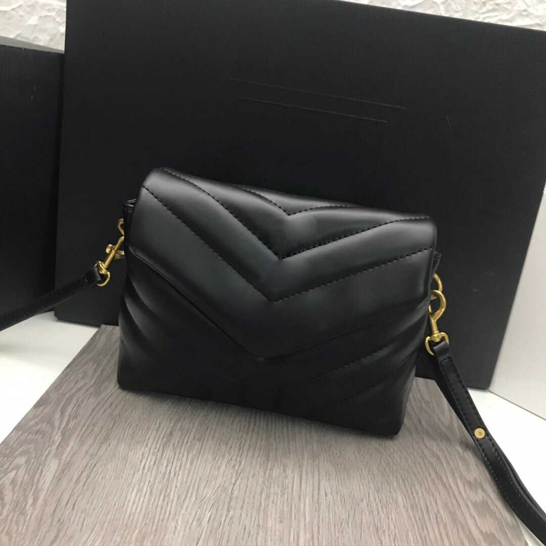 Black Lou Genuine Luxury Handbags Womens Bags Designer Shoulder Bag Women Brandss Designers Real Leather Messenger Backpack Chain, Red
Black Lou Genuine Luxury Handbags Womens Bags Designer Shoulder Bag Women Brandss Designers Real Leather Messenger Backpack Chain, Red