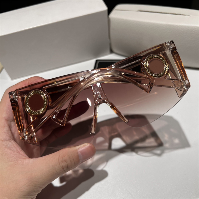 New Designer Sunglasses Fashion Luxury Women Eyewear Brand Sunglasses Cycling Outdoor Eyewear For Men Women 6 Color
New Designer Sunglasses Fashion Luxury Women Eyewear Brand Sunglasses Cycling Outdoor Eyewear For Men Women 6 Color
