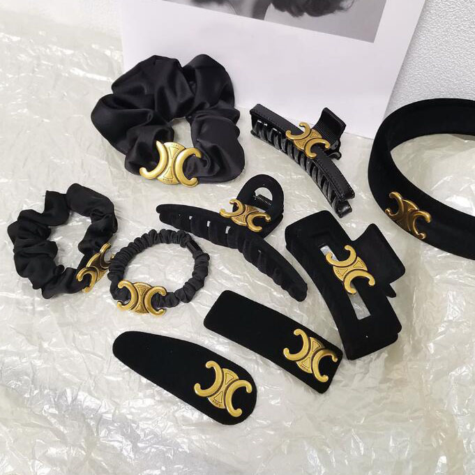 23ss Lots Women Brand Designer Letter Hair Rubber Bands Black Velvet Hair Rope Lady Bobby Pin Hairhoop Leather Ponytail Holder Headwear Accessories Retro Jewelry
23ss Lots Women Brand Designer Letter Hair Rubber Bands Black Velvet Hair Rope Lady Bobby Pin Hairhoop Leather Ponytail Holder Headwear Accessories Retro Jewelry