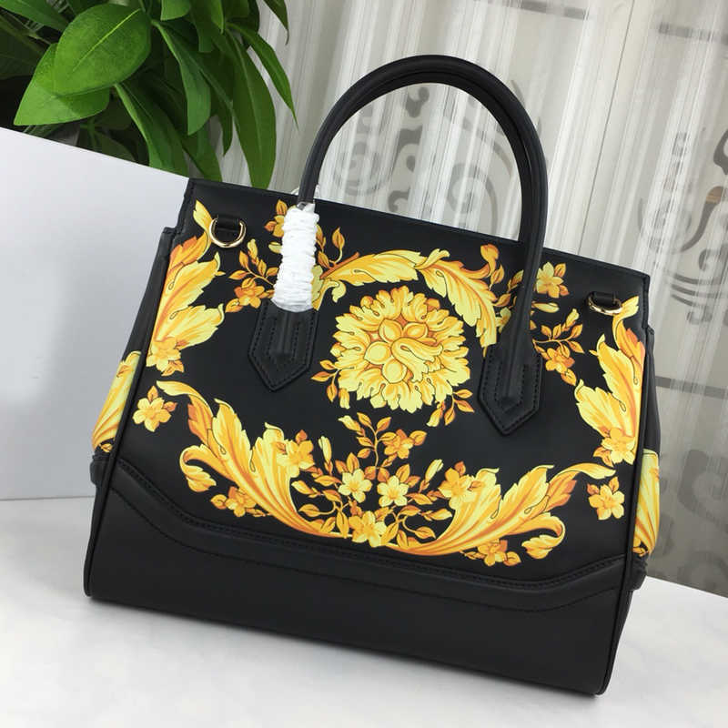 Crossbody Handbags Purses Genuine Leather Bags Tote Bag Fashion High Quality Patchwork Women Large Capacity Hasp Lock Printed ZTC5, No bag
Crossbody Handbags Purses Genuine Leather Bags Tote Bag Fashion High Quality Patchwork Women Large Capacity Hasp Lock Printed ZTC5, No bag