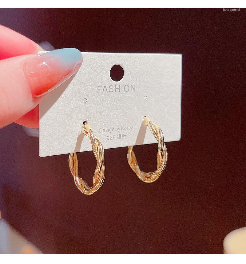 Hoop Earrings Fashion Temperament Woven Twist Metal For Women Based Alloy Gold Girls Simple Accessories Korean Jewelry
Hoop Earrings Fashion Temperament Woven Twist Metal For Women Based Alloy Gold Girls Simple Accessories Korean Jewelry