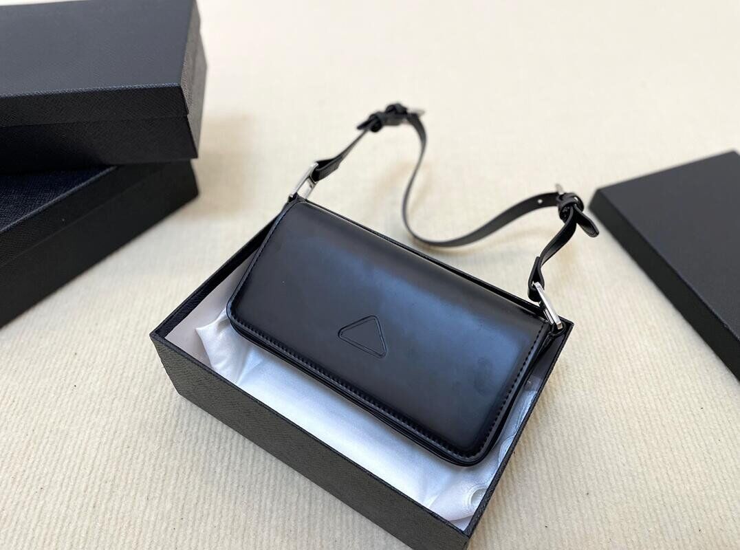 LQ Top leather shoulder bag famous men's and women's handbag flip type straddle bag luxury designer women fashion evening wear makeup business card Purse, Extra freight
LQ Top leather shoulder bag famous men's and women's handbag flip type straddle bag luxury designer women fashion evening wear makeup business card Purse, Extra freight