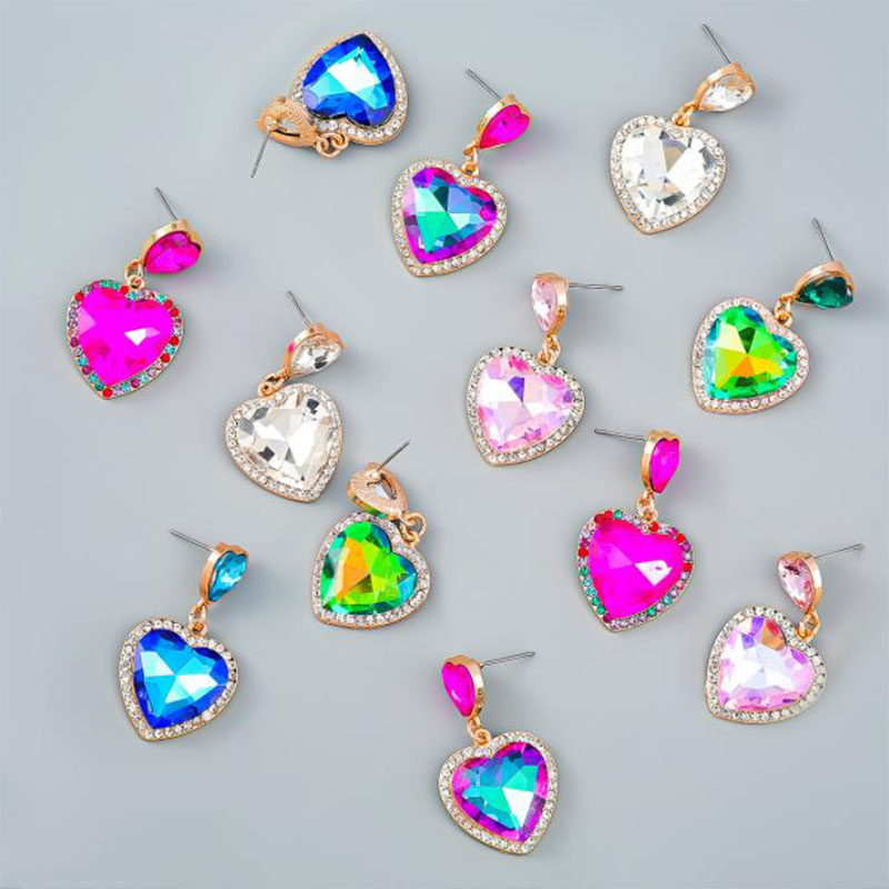 2022 New Chandelier Niche Design Minimalism Fashion Color Alloy Love Diamond Heart-shaped Earrings Girl Earrings
2022 New Chandelier Niche Design Minimalism Fashion Color Alloy Love Diamond Heart-shaped Earrings Girl Earrings
