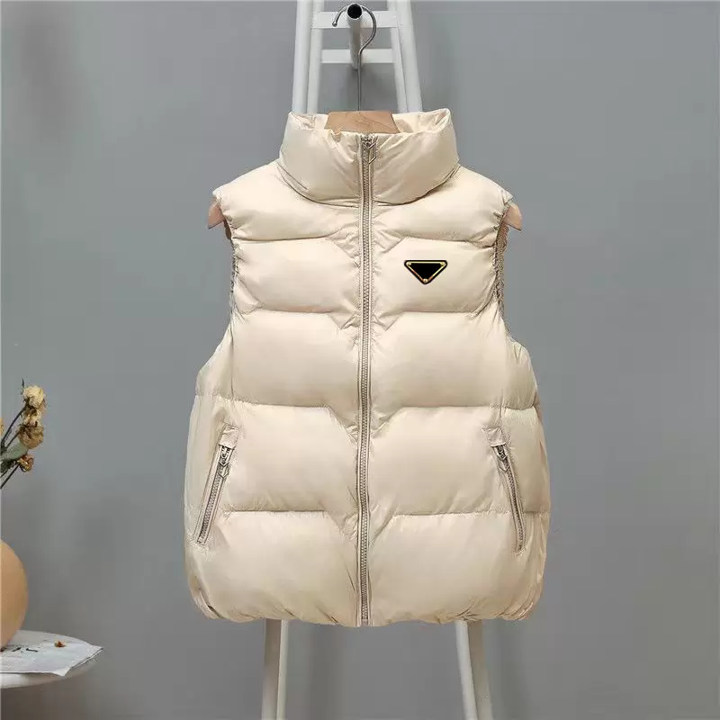 Womens Vests Puffy Jacket Sleeveless Woman Jackets Designer Coat Matte With Letters Budge For Lady Slim Outwears Coats M-2XL, White
Womens Vests Puffy Jacket Sleeveless Woman Jackets Designer Coat Matte With Letters Budge For Lady Slim Outwears Coats M-2XL, White