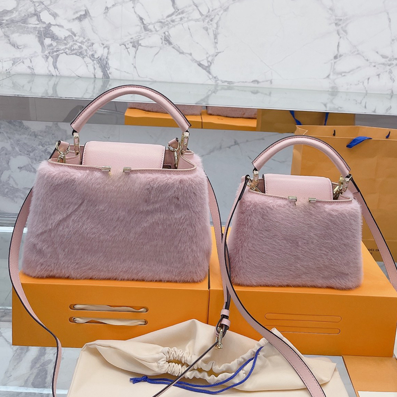 Designer Handbags Mink Fur Capcines Totes Bag Winter Crossbody Shoulder Bags Women Small Tote Wallts Leather Handle Removable Strap Gold Hardware Fashion Letters, Red
Designer Handbags Mink Fur Capcines Totes Bag Winter Crossbody Shoulder Bags Women Small Tote Wallts Leather Handle Removable Strap Gold Hardware Fashion Letters, Red