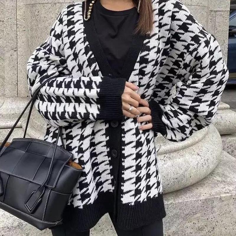 Women's Knits Autumn Houndstooth Knitted Cardigan Women V-neck Single Breasted Casual Loose Jacket Vintage Contrast Color Streetwear, Photo color5
Women's Knits Autumn Houndstooth Knitted Cardigan Women V-neck Single Breasted Casual Loose Jacket Vintage Contrast Color Streetwear, Photo color5