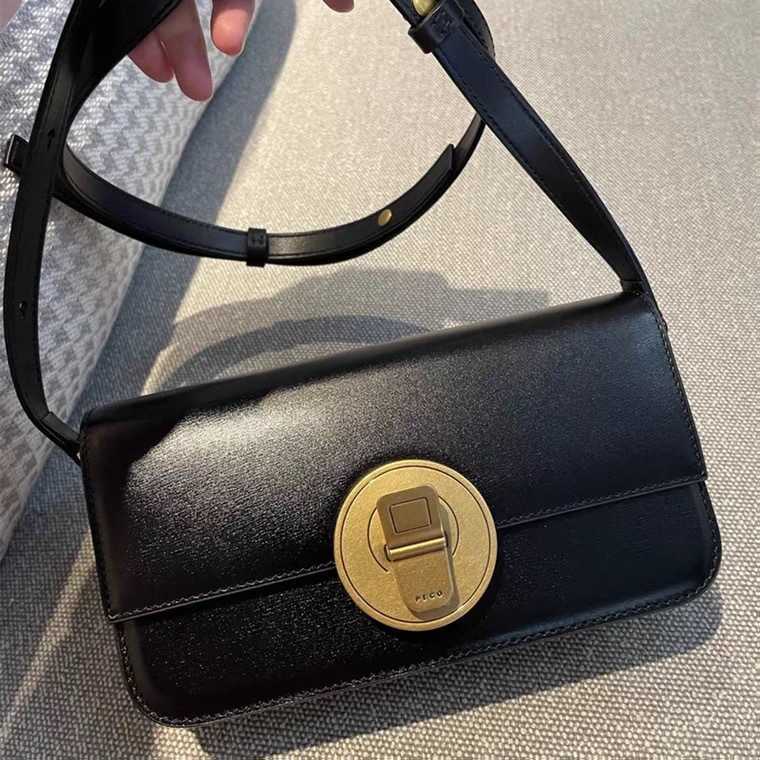 Shoulder Bags Stuff Sacks PECO Leather Women's Bag Doudou the same style of French stick small high-end luxury one shoulder tofu bag 221011, Classic black
Shoulder Bags Stuff Sacks PECO Leather Women's Bag Doudou the same style of French stick small high-end luxury one shoulder tofu bag 221011, Classic black