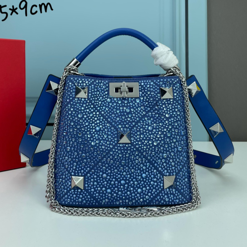 evening bag Diamonds Totes Women Rivet Bucket Bags Roman Stud Bag Interior Fashion Letters Tote Chain Cross Body Purse Solid Designer Handbags Bottom Rivets, Box
evening bag Diamonds Totes Women Rivet Bucket Bags Roman Stud Bag Interior Fashion Letters Tote Chain Cross Body Purse Solid Designer Handbags Bottom Rivets, Box