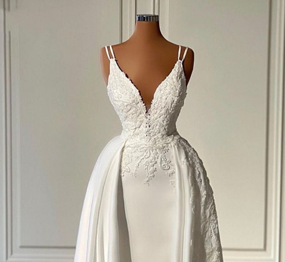Bridal Gowns with Detachable Train Elegant V Neck Mermaid Satin Wedding Dresses Sleeveless Floor Length Beaded Lace Vestido De Noiva 2023