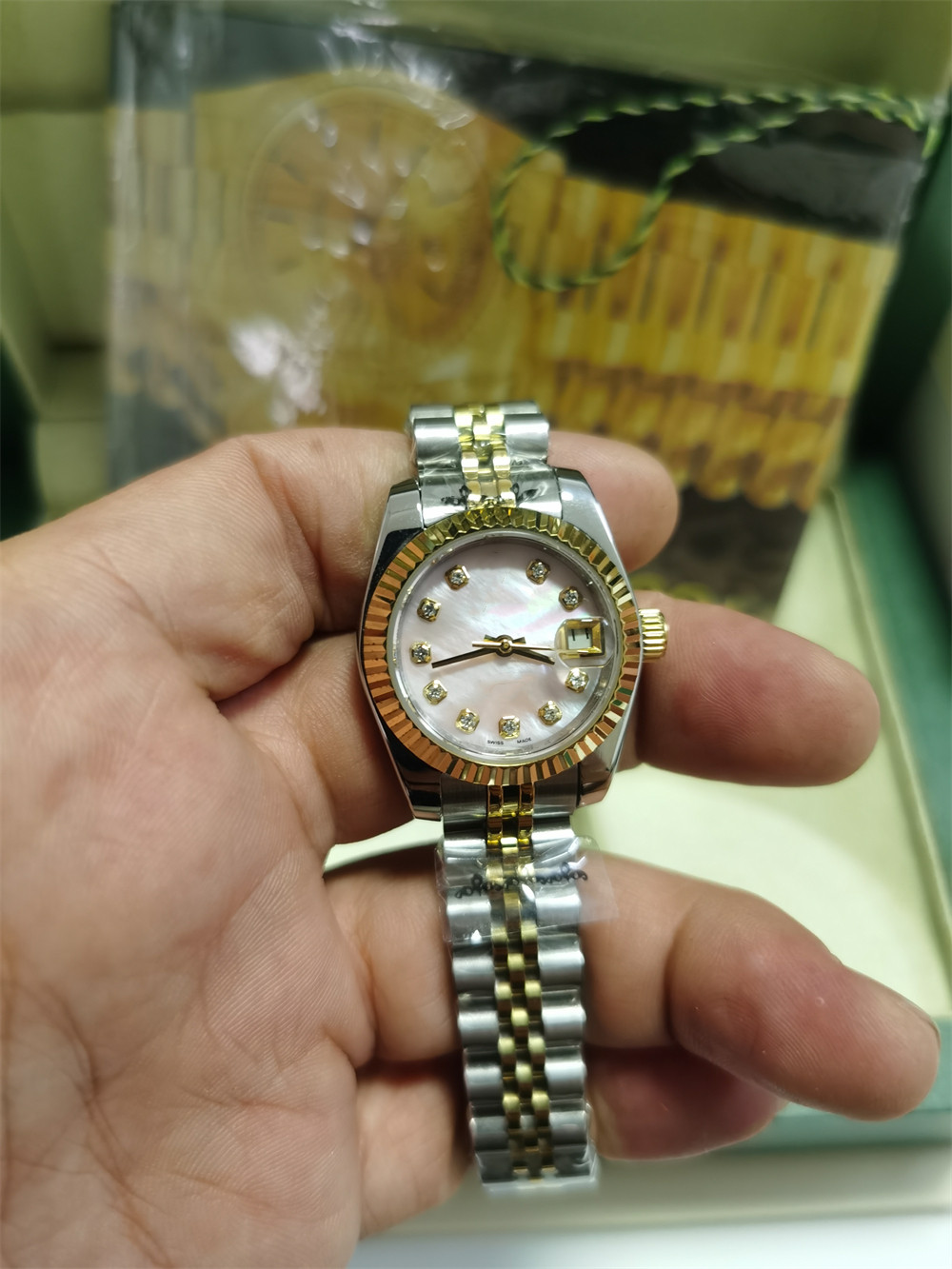 With Original Boxs Papers Luxury AAA Women Watch Lady Size 26mm Date Girl Sapphire Diamond bezel Glass Wristwatch Womens Automatic Mechanical Movement watch, Style 4 original box + watch
With Original Boxs Papers Luxury AAA Women Watch Lady Size 26mm Date Girl Sapphire Diamond bezel Glass Wristwatch Womens Automatic Mechanical Movement watch, Style 4 original box + watch