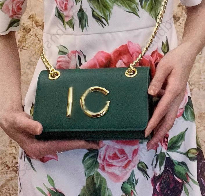 Crossbody Luxury Bags Designer Chain Small Flap Bag 5A Top Womens Temperament Handbag Classic Letter Pattern Shoulder Bag lady purse, Red-18cm
Crossbody Luxury Bags Designer Chain Small Flap Bag 5A Top Womens Temperament Handbag Classic Letter Pattern Shoulder Bag lady purse, Red-18cm