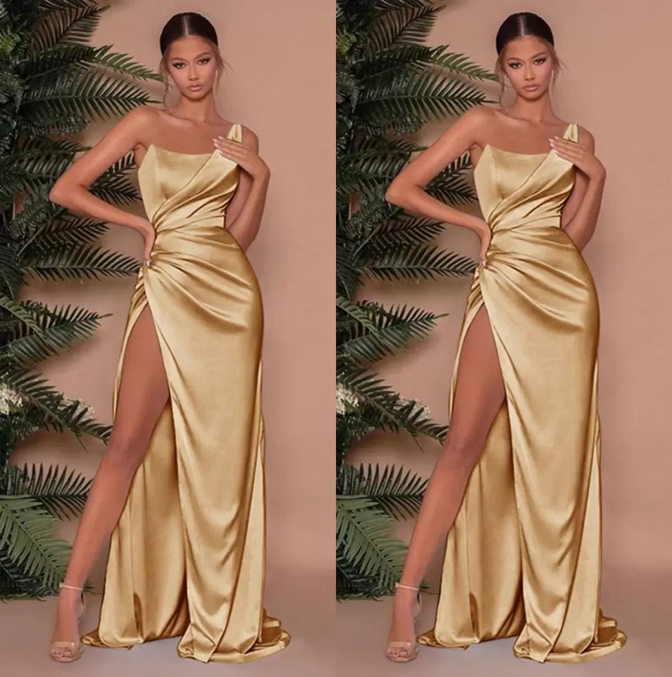 New Gold One Shoulder Satin Long Bridesmaid Dresses 2023 Ruched High Split Sweep Train Wedding Guest Maid Of Honor Dresses
New Gold One Shoulder Satin Long Bridesmaid Dresses 2023 Ruched High Split Sweep Train Wedding Guest Maid Of Honor Dresses