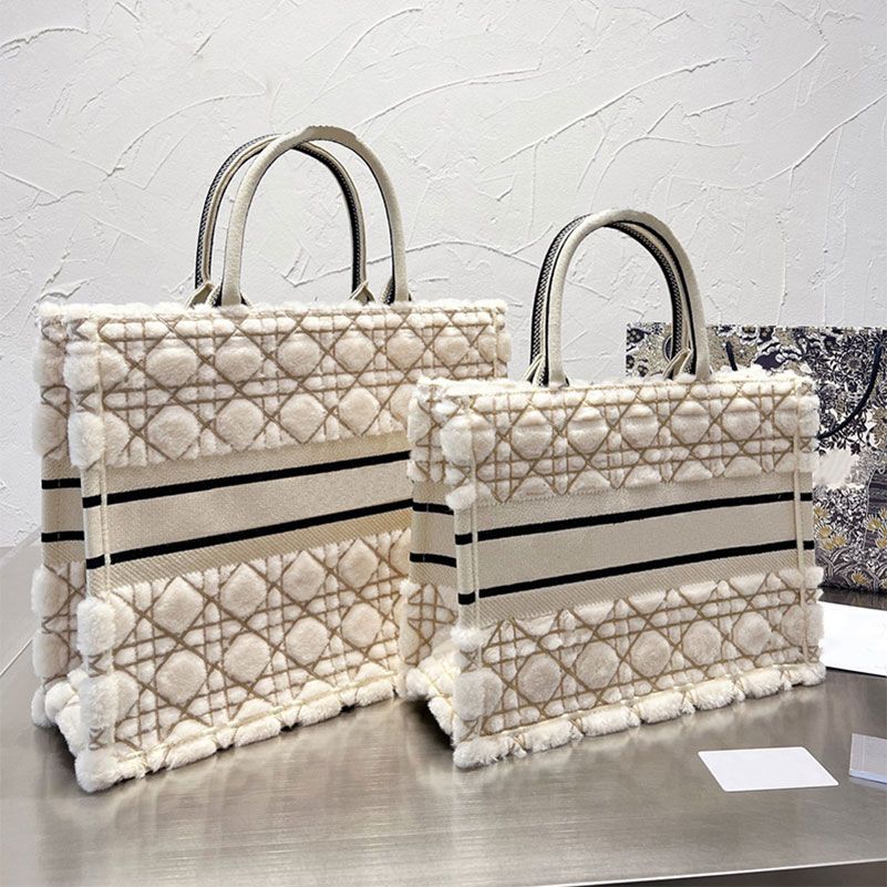 Top Wool Shopping Bags Designer Women Handbag Totes No Zipper Beach Summer Canvas Shoulder Bag 36cm 42cm
Top Wool Shopping Bags Designer Women Handbag Totes No Zipper Beach Summer Canvas Shoulder Bag 36cm 42cm