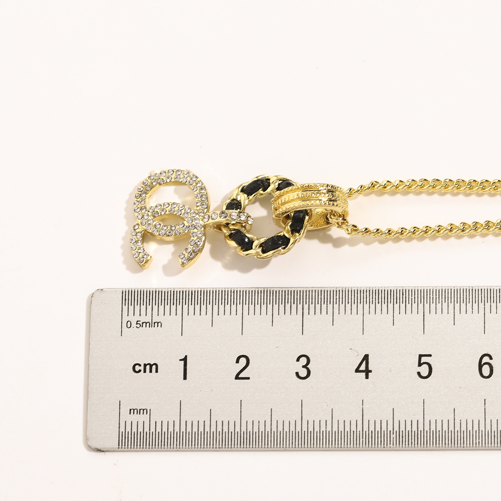 23SS Luxury Design Pendant Necklace Choker Chain 18K Gold Plated Stainless Steel Necklaces Pendant Fashion Women Letter Stud Earrings Wedding Jewelry Accessories
23SS Luxury Design Pendant Necklace Choker Chain 18K Gold Plated Stainless Steel Necklaces Pendant Fashion Women Letter Stud Earrings Wedding Jewelry Accessories
