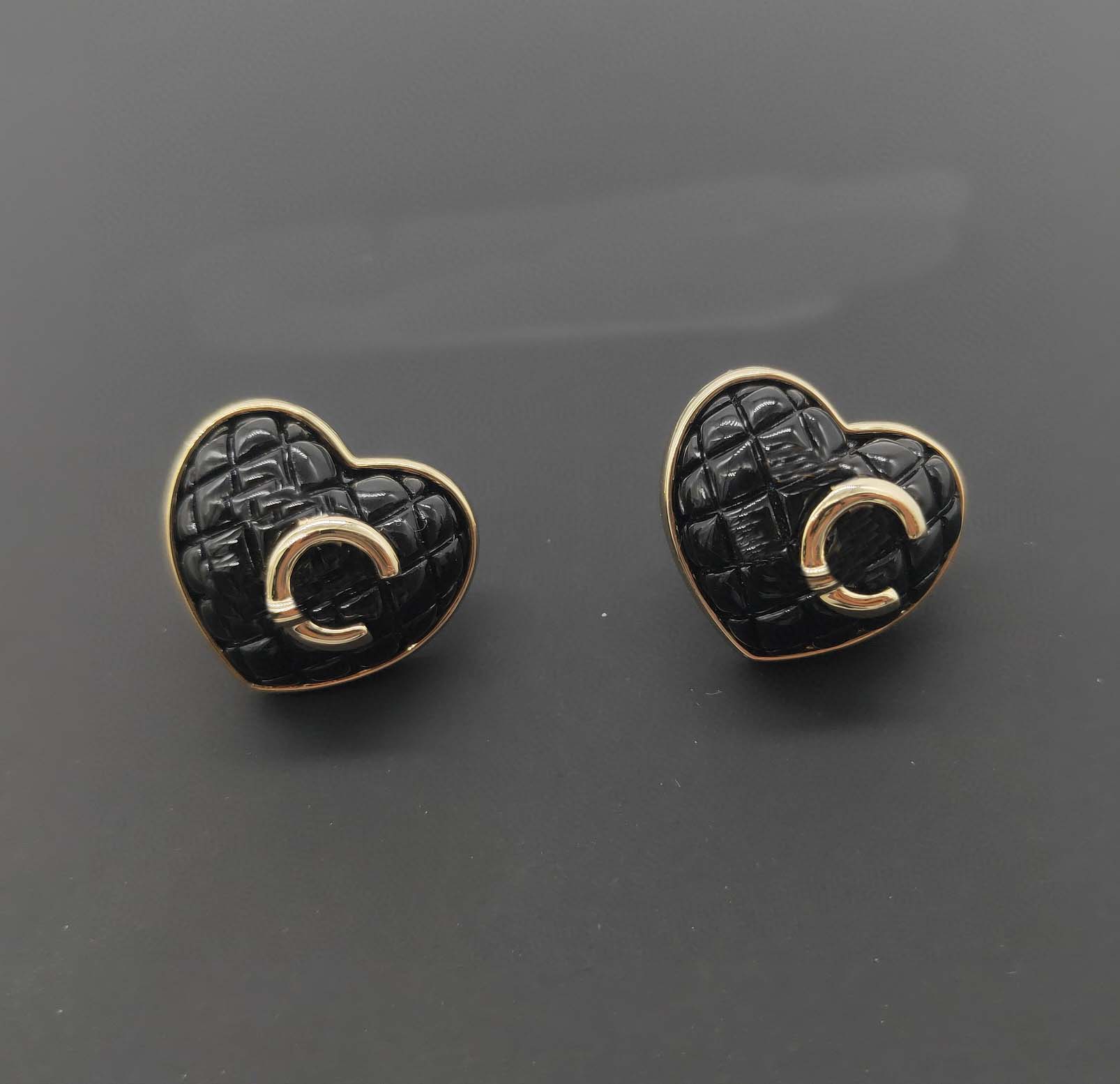 2022 Luxury quality Charm heart shape with black rhombus shape in 18k gold plated have box stamp PS7324A
2022 Luxury quality Charm heart shape with black rhombus shape in 18k gold plated have box stamp PS7324A