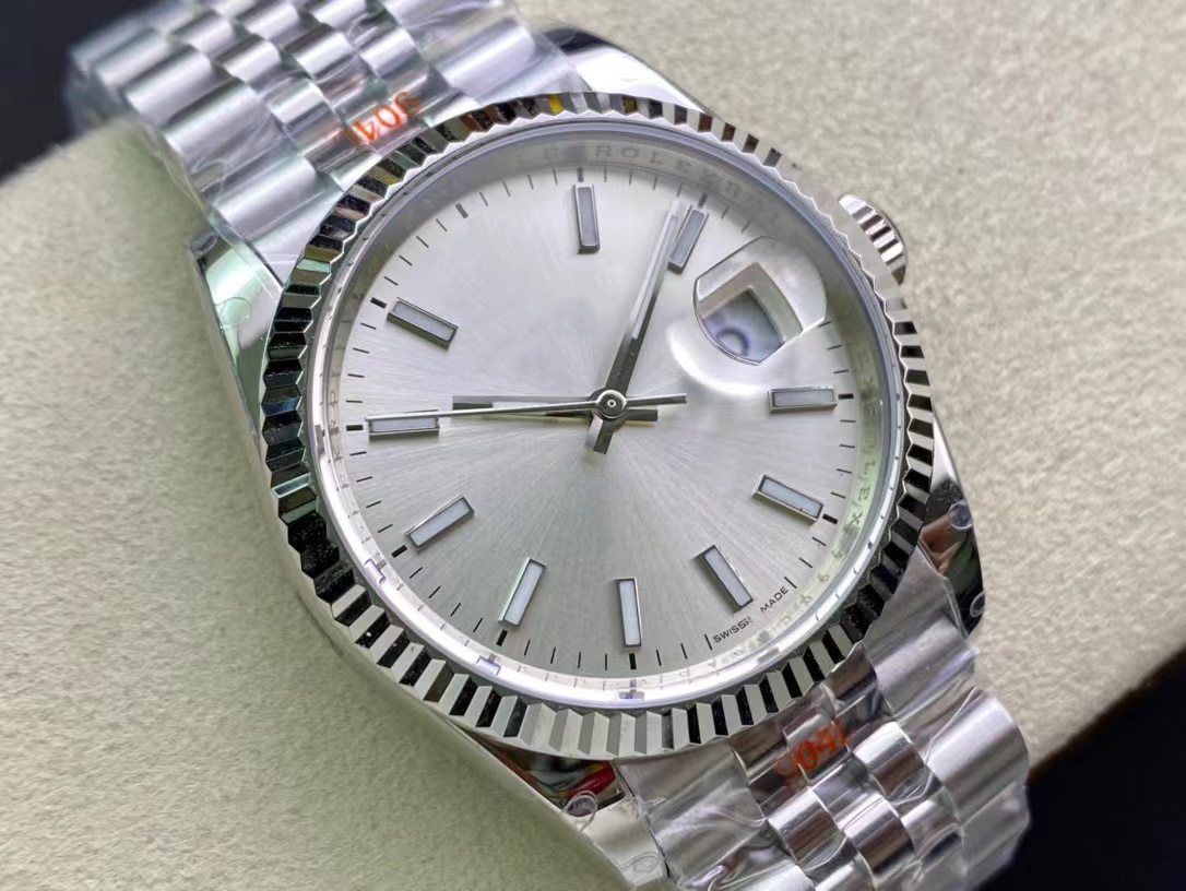 GM factory datejust 36mm watch Mechanical Cal.3235 movement 904 l stainless steel Sapphire crystal glass Luminous waterproof V3 126233, As shown
GM factory datejust 36mm watch Mechanical Cal.3235 movement 904 l stainless steel Sapphire crystal glass Luminous waterproof V3 126233, As shown