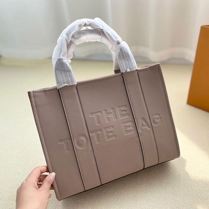 The Tote Bag Single Shoulder Handbag Large Capacity Crossbody Bags Genuine Leather Fashion Letter Prints Square Shopping Designer Handbags
The Tote Bag Single Shoulder Handbag Large Capacity Crossbody Bags Genuine Leather Fashion Letter Prints Square Shopping Designer Handbags