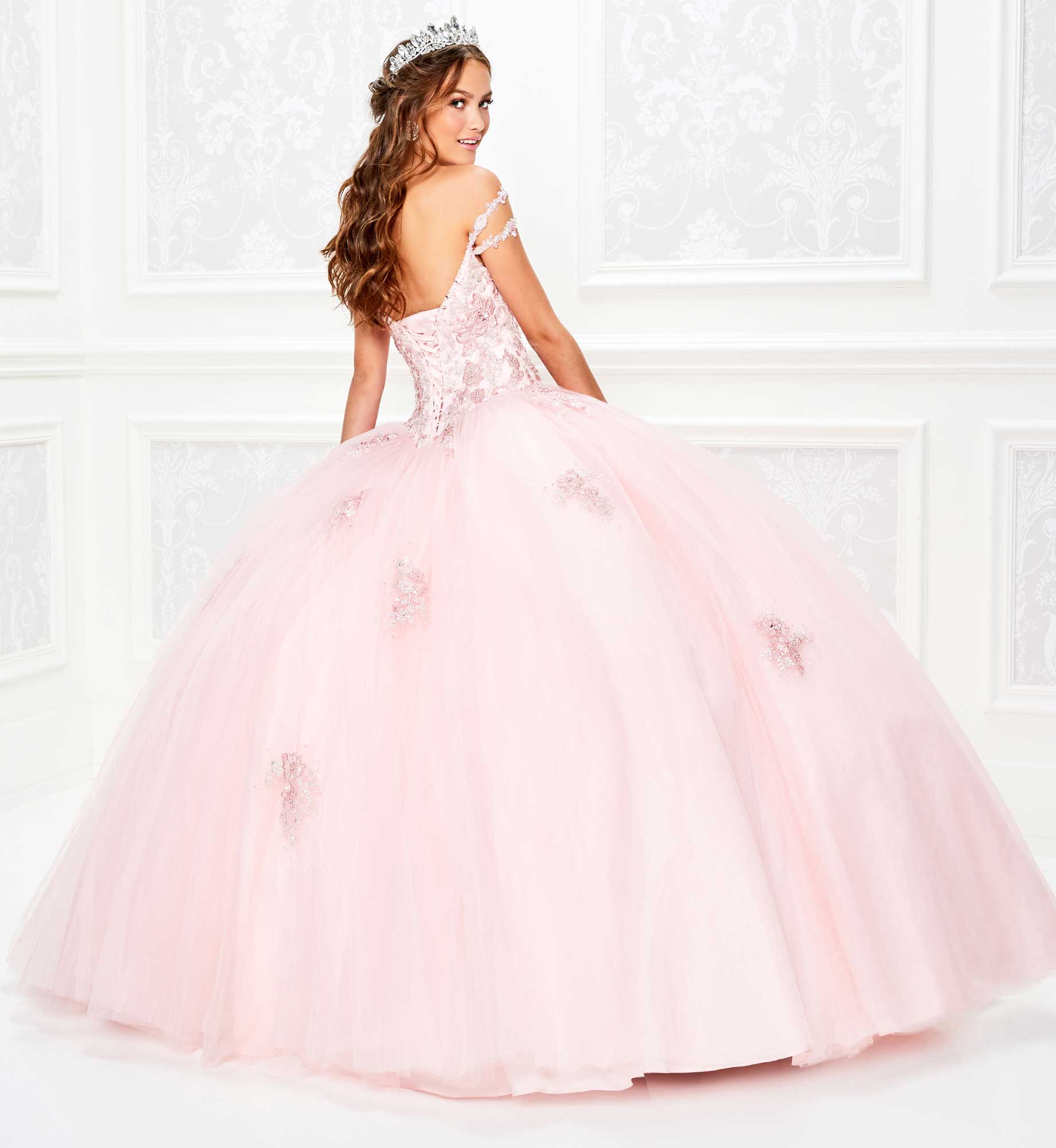 Stunning Beaded Lace Ball Gown Quinceanera Dresses Appliqued Off Shoulder Neckline Prom Gowns With Wrap Tulle Floor Length Sweet 15 Masquerade Dress
