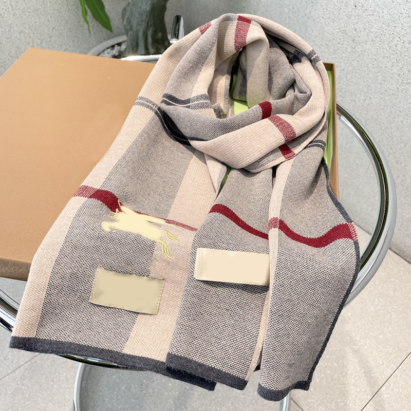 Luxury Designer Scarves For Women Wool Scarf Mens White Grey Yellow 3 Colors Knitted Scarves Winter Outdoor Accessories B Brand 22101205
Luxury Designer Scarves For Women Wool Scarf Mens White Grey Yellow 3 Colors Knitted Scarves Winter Outdoor Accessories B Brand 22101205