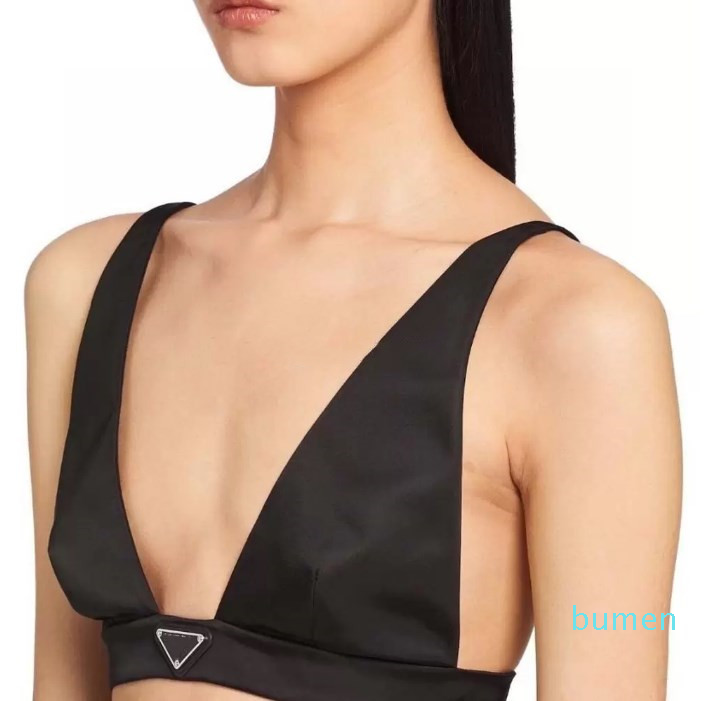 Women's Two Piece Pants Set With Triangle Metal V Neck Vest Mini Short Set Streetwear Fashion Crop Top 22ss New Tracksuit 2022 women's suit
Women's Two Piece Pants Set With Triangle Metal V Neck Vest Mini Short Set Streetwear Fashion Crop Top 22ss New Tracksuit 2022 women's suit