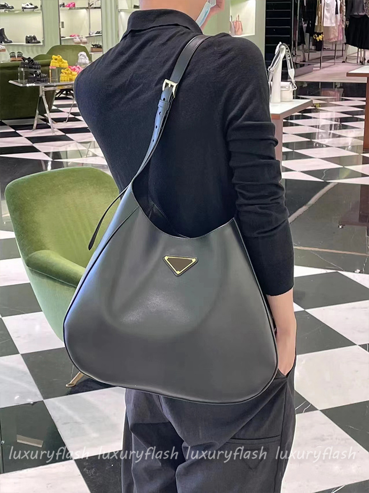 Designer Shoulder Crossbody Bags Maximum Size Luxurys Tote Handbags Women New Fashion Black Triangle Men Totes Large Capacity 40cm Genuine Leather
Designer Shoulder Crossbody Bags Maximum Size Luxurys Tote Handbags Women New Fashion Black Triangle Men Totes Large Capacity 40cm Genuine Leather