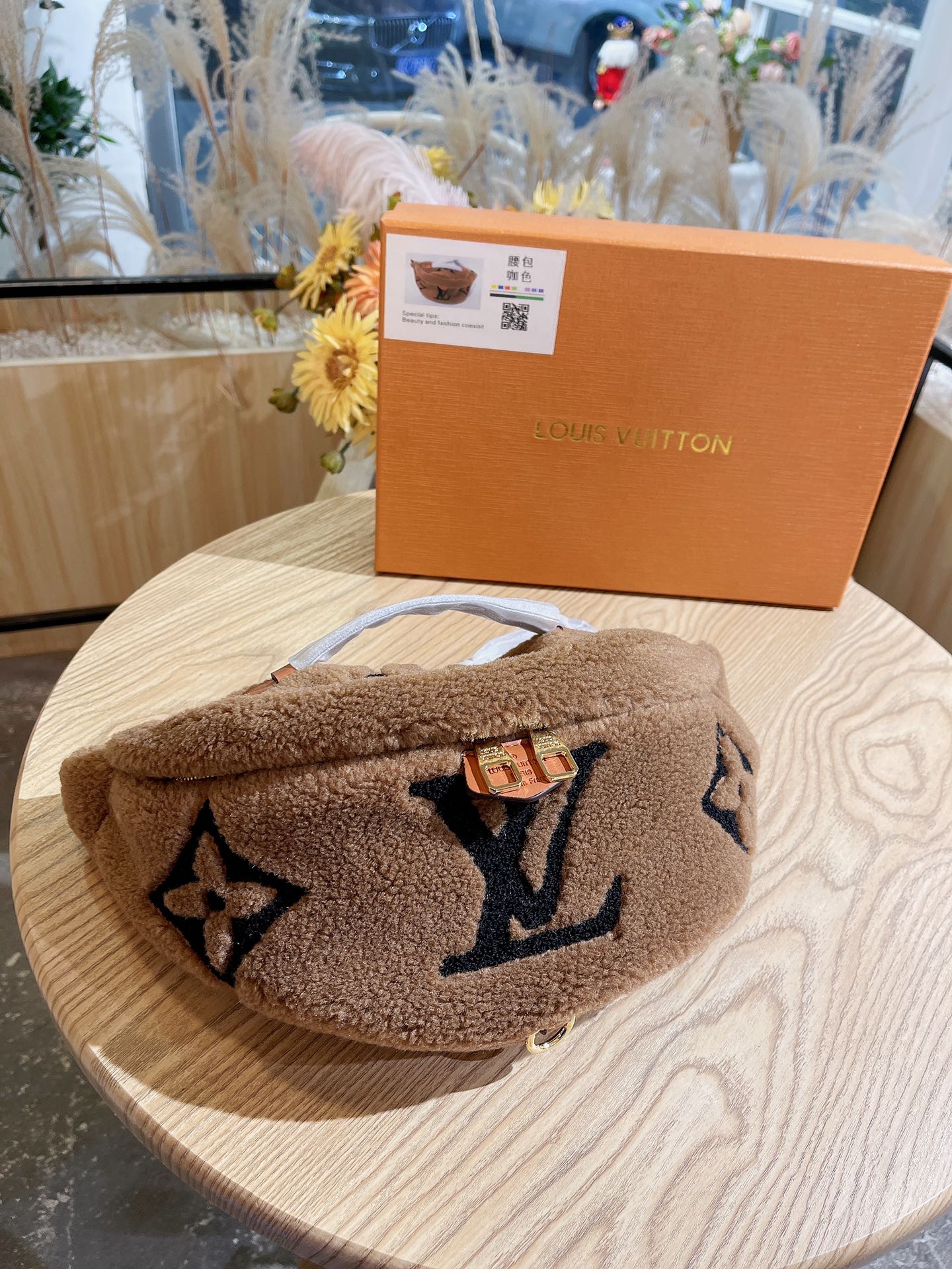 Louis vuitton LV Teddy Bear Monogram Shearling Bumbag Lady Fashion Fanny Pack Waist Pouch Bag Comes with Dust Bag and Box M55425, Black white
Louis vuitton LV Teddy Bear Monogram Shearling Bumbag Lady Fashion Fanny Pack Waist Pouch Bag Comes with Dust Bag and Box M55425, Black white