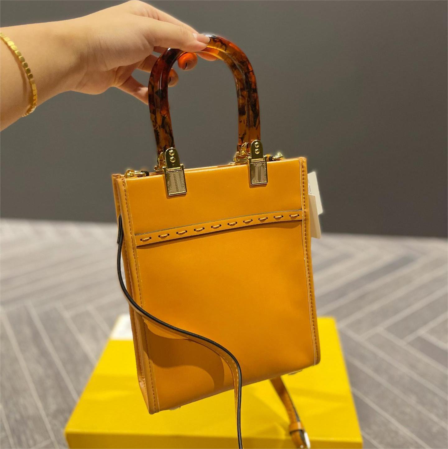 The Tote Bags Totes Travel Bag Luxurys Designers Women PU leather Handbags Crossbody Clutch Chain Shopping Evening Handbag Purses Wallets Backpack hand bags, Style 0
The Tote Bags Totes Travel Bag Luxurys Designers Women PU leather Handbags Crossbody Clutch Chain Shopping Evening Handbag Purses Wallets Backpack hand bags, Style 0