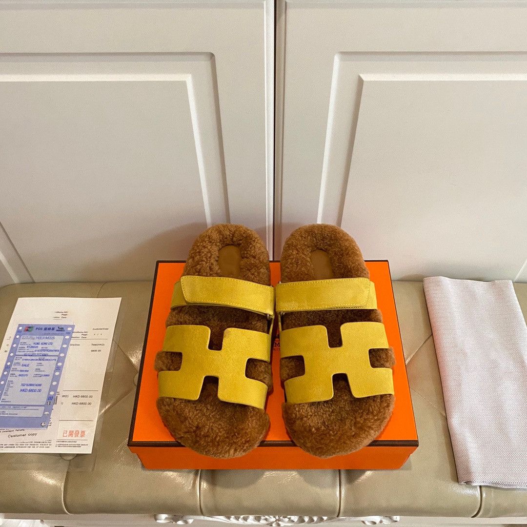 Embroidery Letter Slippers Designer Winter lamb Wool Slipper Fur Fluffy Comfortable Warm Outdoor Flat Bottom Casual Ladies Sandal, Brown
Embroidery Letter Slippers Designer Winter lamb Wool Slipper Fur Fluffy Comfortable Warm Outdoor Flat Bottom Casual Ladies Sandal, Brown