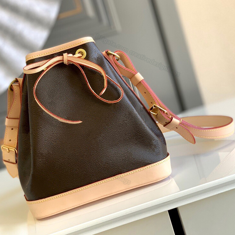 7A Women NANO Noe BB Designer Bucket Bag Drawstring String Handle Bag Brown Flower Canvas Ladies Handbag Ladies M81266 22cm With Box L113
7A Women NANO Noe BB Designer Bucket Bag Drawstring String Handle Bag Brown Flower Canvas Ladies Handbag Ladies M81266 22cm With Box L113