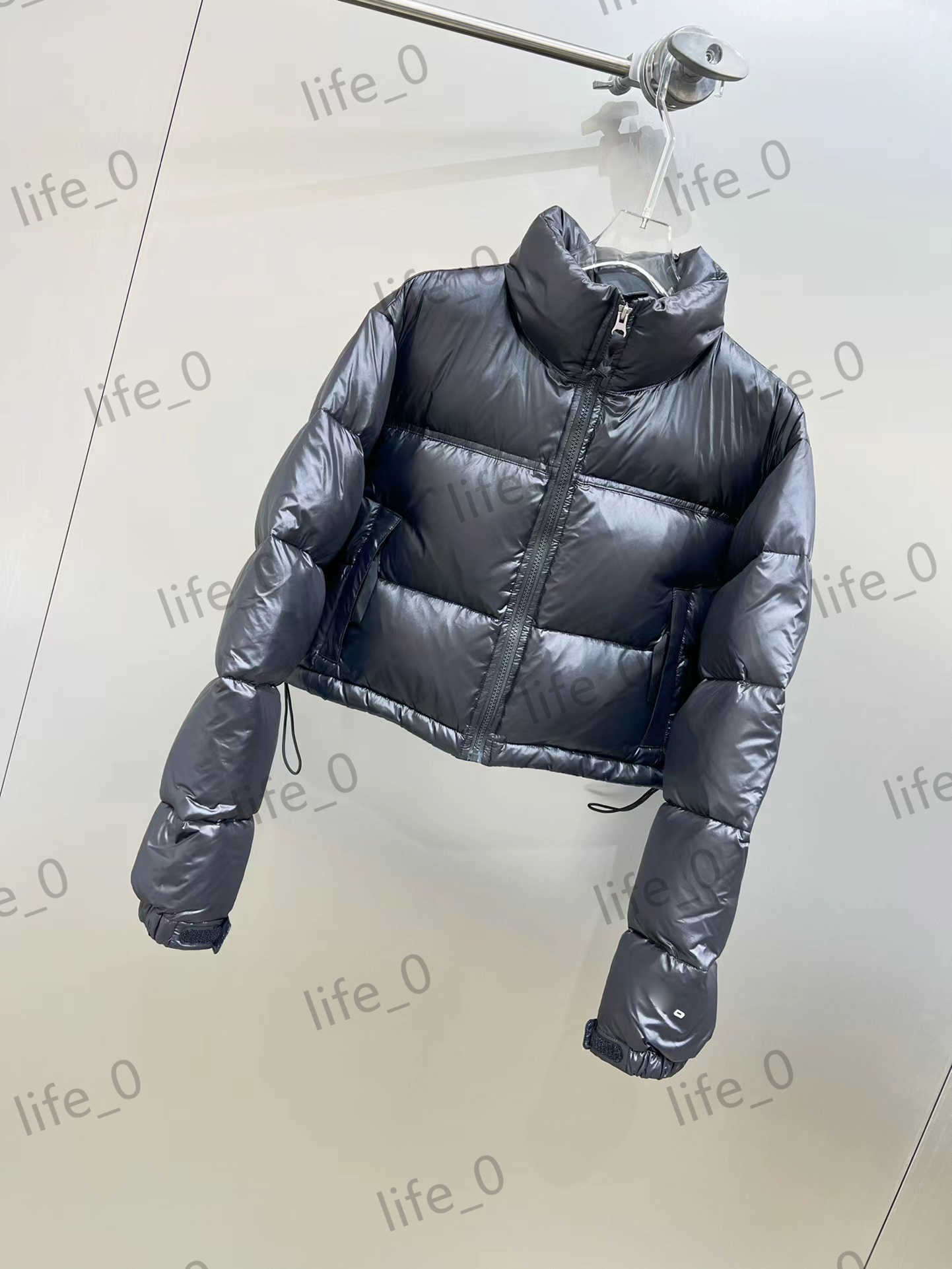 Brand Down Jackets Profile Short Puffer Coat Tops Letter Logo Embroidery Stand Collar Winter Coats Casual Joker Warm Fashion Womens Jacket
Brand Down Jackets Profile Short Puffer Coat Tops Letter Logo Embroidery Stand Collar Winter Coats Casual Joker Warm Fashion Womens Jacket