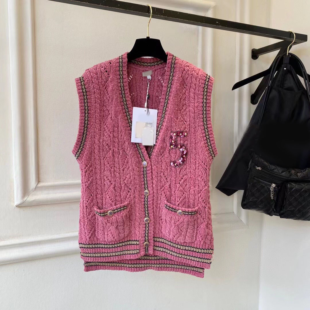2022 Women's Sweaters New Autumn Winter Pink Color Single Breasted Knitted Vest Tops Women V-neck Sleeveless Sequin Retro Cardigan Sweater
2022 Women's Sweaters New Autumn Winter Pink Color Single Breasted Knitted Vest Tops Women V-neck Sleeveless Sequin Retro Cardigan Sweater