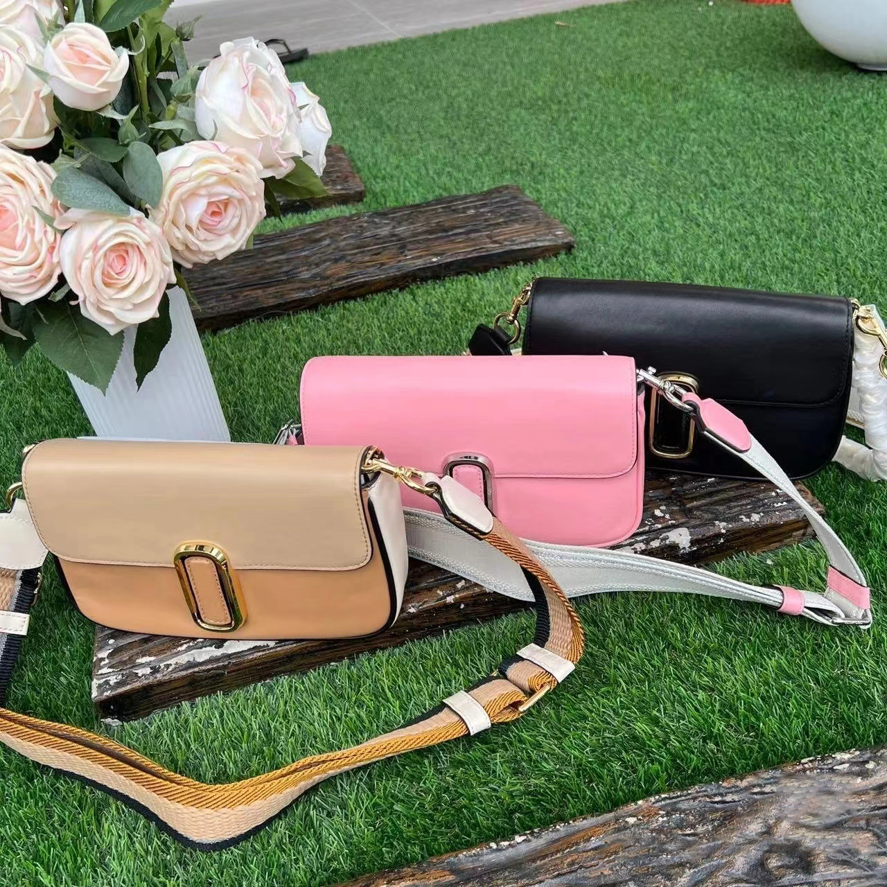 The new marc shoulder designer messenger hot bag handbag womens luxury Genuine Leather WOC crossbody tote envelope famous buckle mens Vintage gold chain clutch bags, Fuchsia
The new marc shoulder designer messenger hot bag handbag womens luxury Genuine Leather WOC crossbody tote envelope famous buckle mens Vintage gold chain clutch bags, Fuchsia