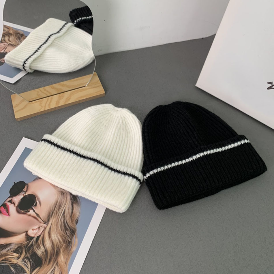 23ss 2color Fashion Designers Knitted Caps Men Women Universal Beanie Cap Snapback Winter Cashmere Outdoor Recreation Warm Skull Hat, Black
23ss 2color Fashion Designers Knitted Caps Men Women Universal Beanie Cap Snapback Winter Cashmere Outdoor Recreation Warm Skull Hat, Black