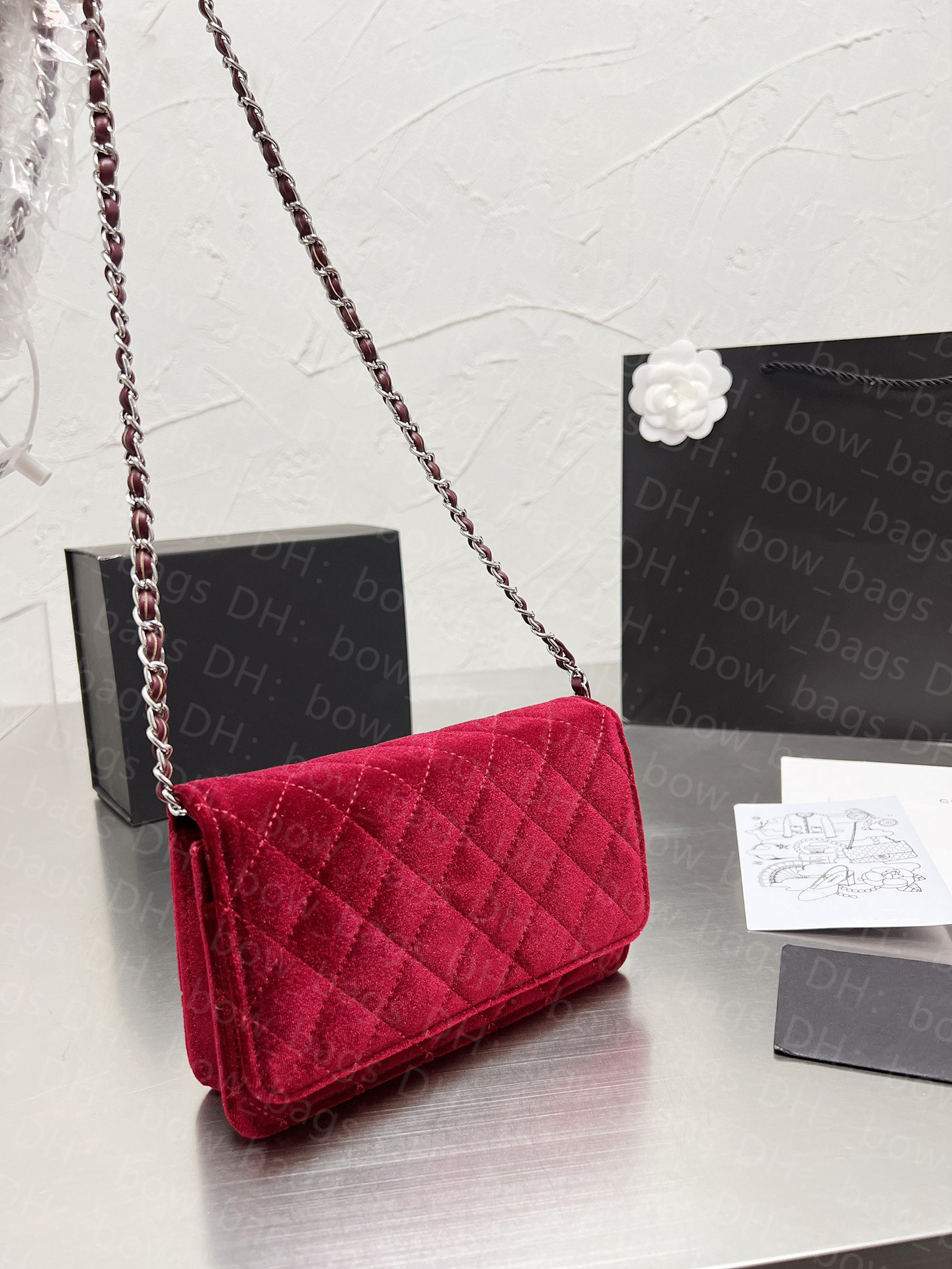 Women Luxurys Designers Bags Classic Flip Velvet Shoulder Bag Sliver Chain Crossbody Genuine Leather Messenger Bag Envelope Purse
Women Luxurys Designers Bags Classic Flip Velvet Shoulder Bag Sliver Chain Crossbody Genuine Leather Messenger Bag Envelope Purse