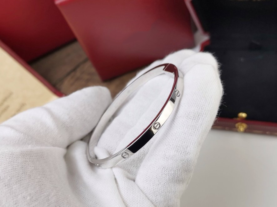 Cuff Designer Classic Bracelet High Edition CNC Aurous Crystal Fashion Jewelry 2 Style With Box
Cuff Designer Classic Bracelet High Edition CNC Aurous Crystal Fashion Jewelry 2 Style With Box