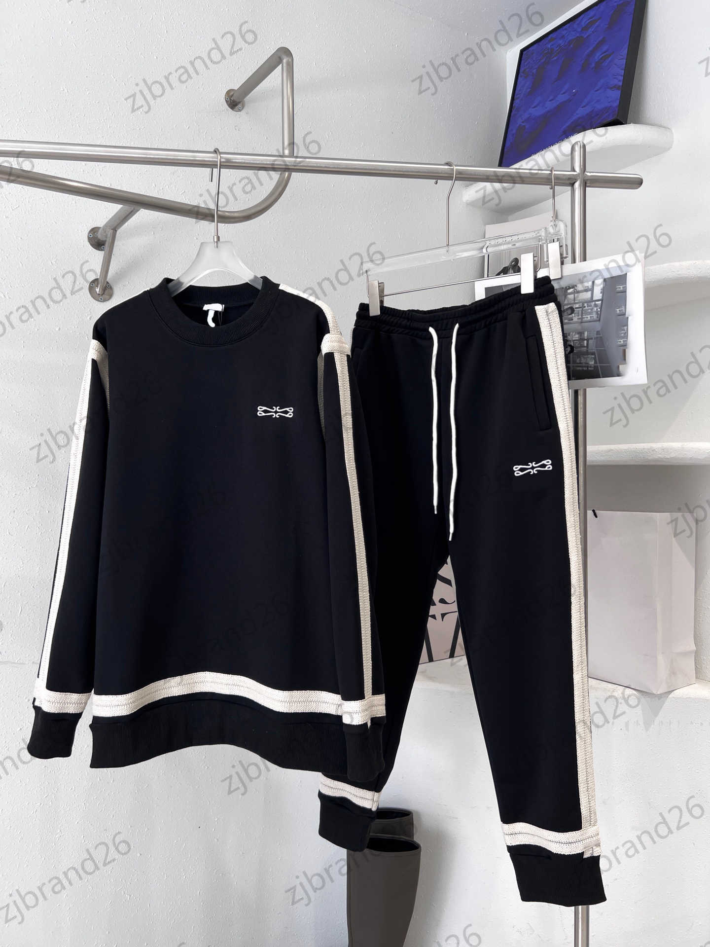 Fashion Brand Womens Two Piece Pants Contrast Color Stripe Printed Round Collar Pullover Jackets Tops Elastic Waist Lace-up Trouserss Designer Tracksuits
Fashion Brand Womens Two Piece Pants Contrast Color Stripe Printed Round Collar Pullover Jackets Tops Elastic Waist Lace-up Trouserss Designer Tracksuits