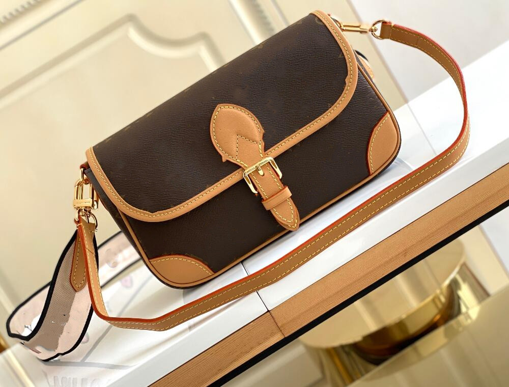Ladies Fashion Trend Simple Bag Portable Large Capacity One Shoulder All-match Holiday Couple
Ladies Fashion Trend Simple Bag Portable Large Capacity One Shoulder All-match Holiday Couple