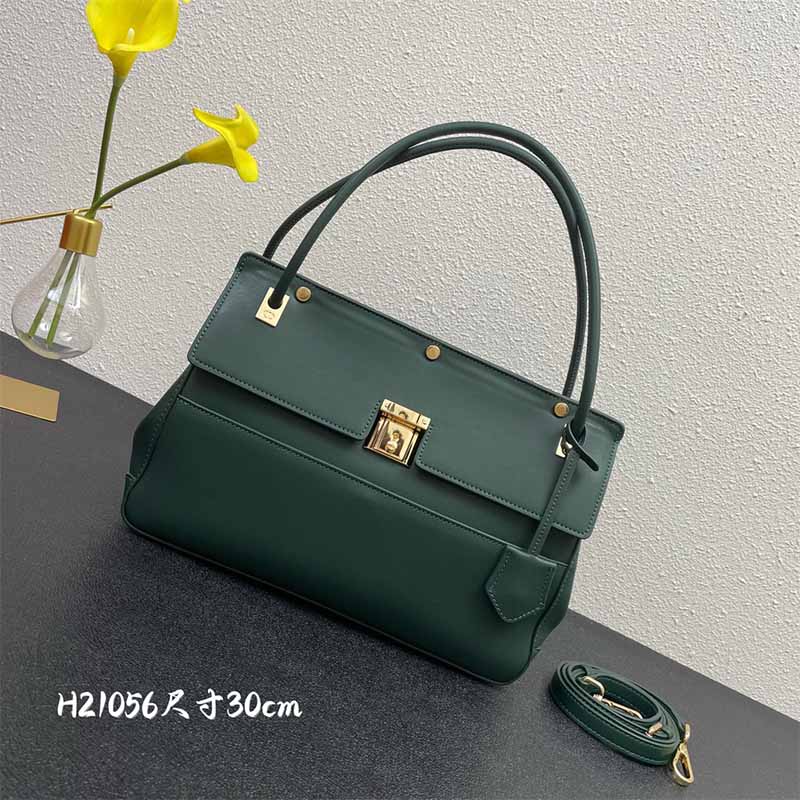 dicky0750d Fation Tote Bag Handbags chain clutch crossbody bags lady hobo twin set classic Striped shoulder bag for women chains purse designer handbag cowhide, Contact me
dicky0750d Fation Tote Bag Handbags chain clutch crossbody bags lady hobo twin set classic Striped shoulder bag for women chains purse designer handbag cowhide, Contact me
