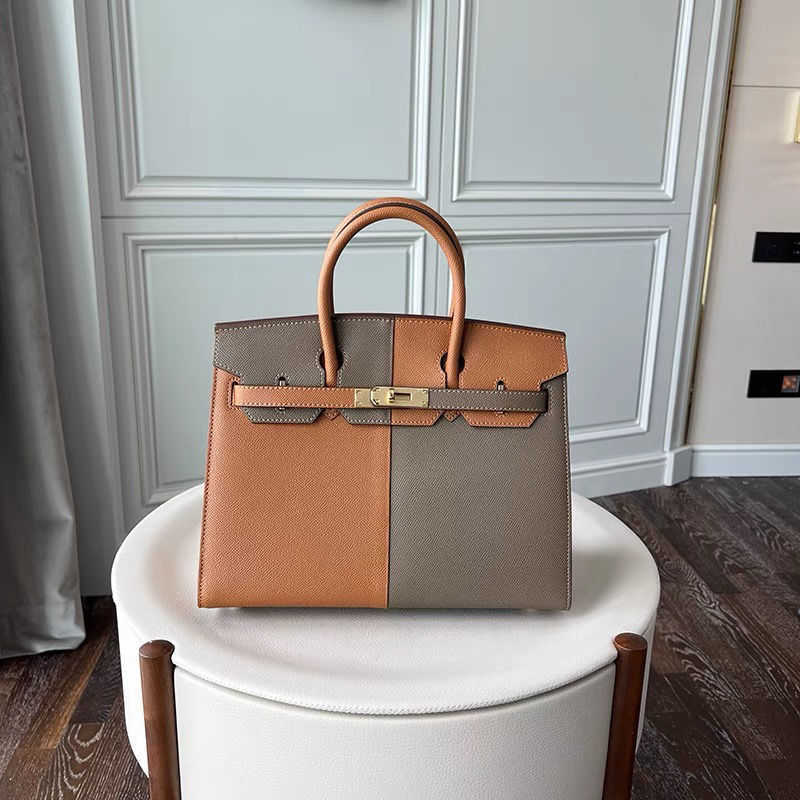 Patty Shanny Bag Outseam Palm Cow Leather Color Contrast Design Handheld Women s Fashion, Gold brown mixed with grey 30cm
Patty Shanny Bag Outseam Palm Cow Leather Color Contrast Design Handheld Women s Fashion, Gold brown mixed with grey 30cm