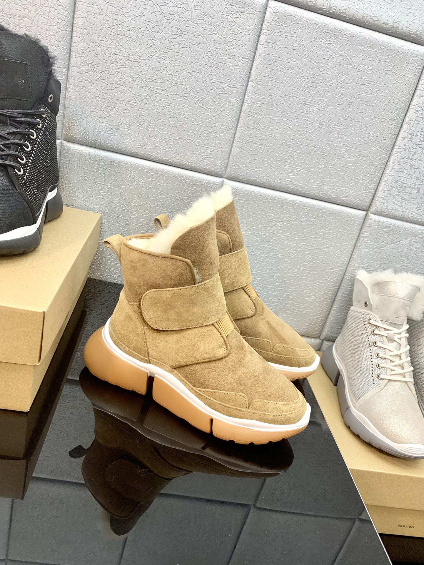 2022 designer Luxury Designer Women Shoes Men Basket High Top Sneakers Contrast Color and Ankle Mesh Padded Sneaker Fashion Comfort, Box
2022 designer Luxury Designer Women Shoes Men Basket High Top Sneakers Contrast Color and Ankle Mesh Padded Sneaker Fashion Comfort, Box