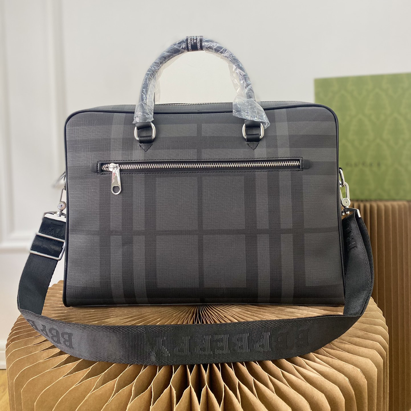 designers luxurys briefcase bags men business package laptop bag leather handbag Striped design messenger high capacity shoulder handbags style very nice, Gray
designers luxurys briefcase bags men business package laptop bag leather handbag Striped design messenger high capacity shoulder handbags style very nice, Gray