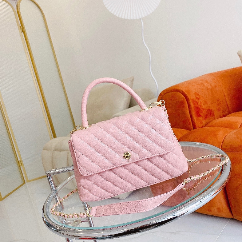 Luxurys Designers Bags Women Totes shoulder bag Alphabetdesign Large capacity Messenger bags Classic Style handbag Lady handbags purse wallet very nice, White
Luxurys Designers Bags Women Totes shoulder bag Alphabetdesign Large capacity Messenger bags Classic Style handbag Lady handbags purse wallet very nice, White